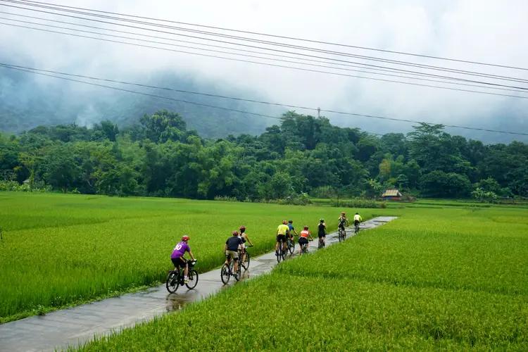 CYCLING IN NOTHERN VIETNAM - MAI CHAU TO PU LUONG BIKE TOUR