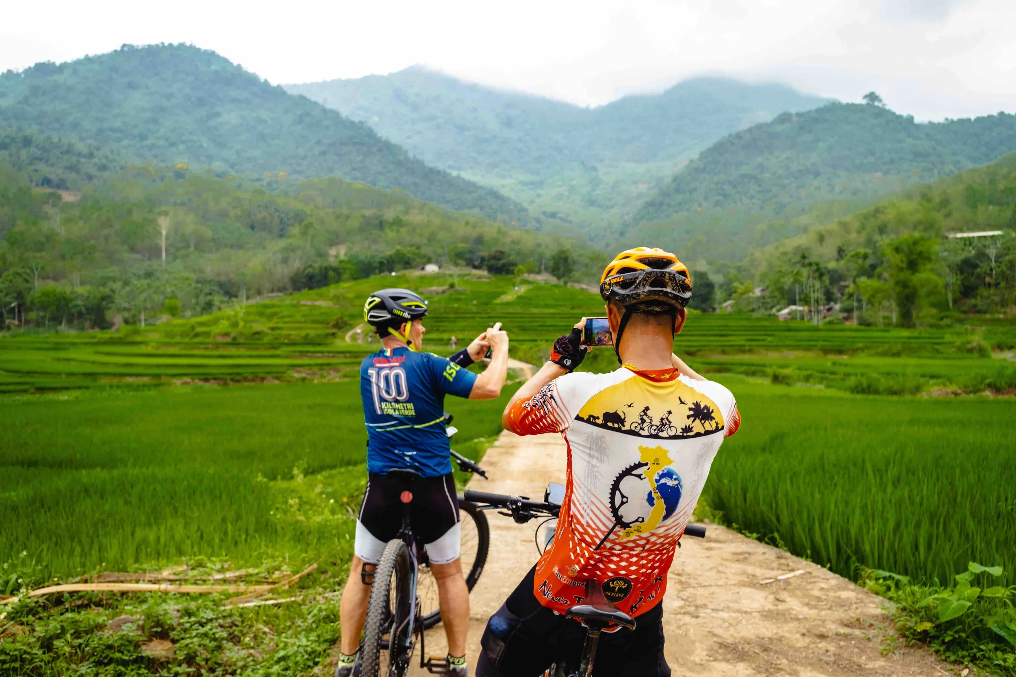 Suitable Cycling Clothes play a huge role in every trip - Mr Biker Saigon jersey